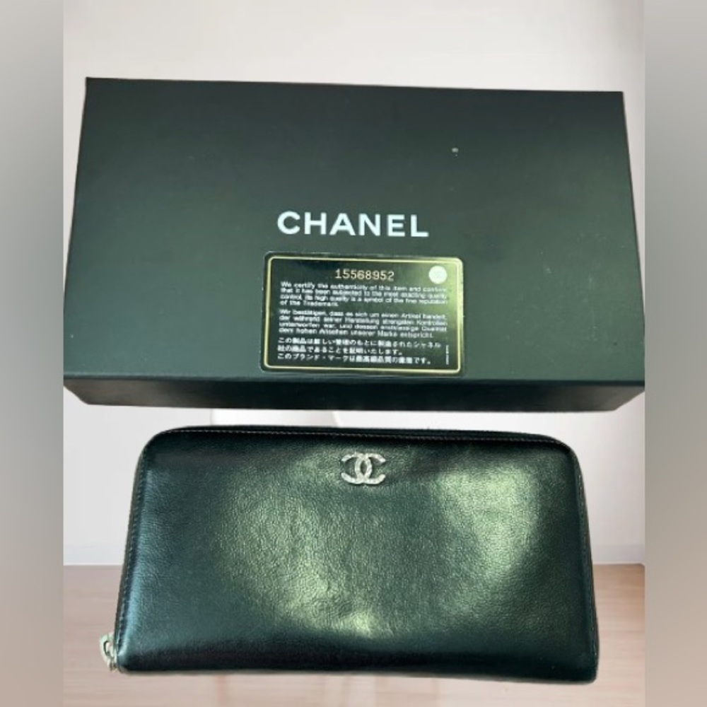 CHANEL Black Leather Zipper around Wallet Authentic